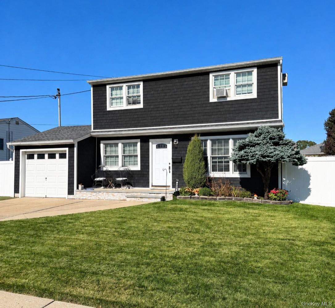 Michigan Ave, Massapequa, NY 11758