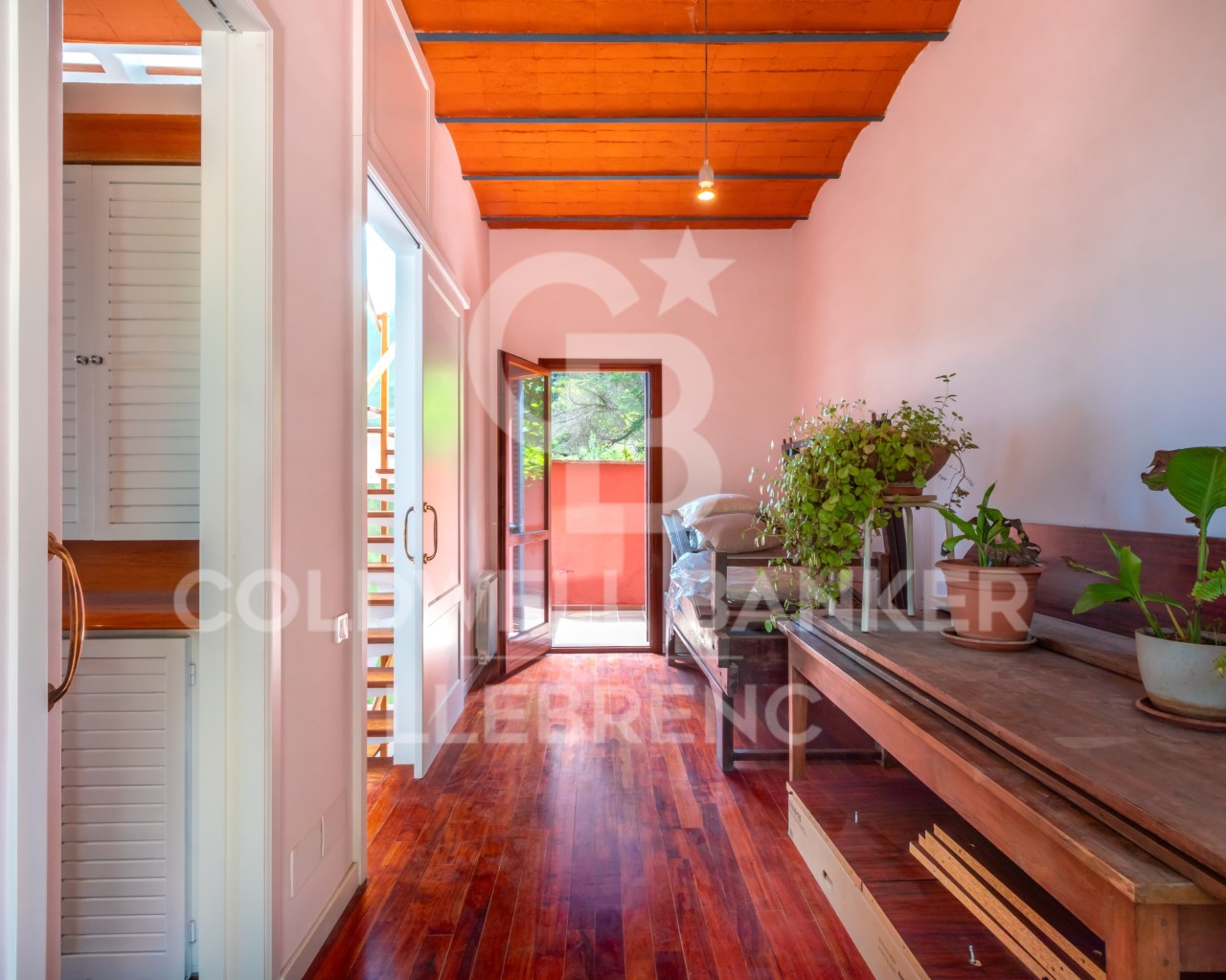 Barcelona, Catalonia, ES, 4 Bedrooms Bedrooms, ,3 BathroomsBathrooms,Residential,For Sale,1827300
