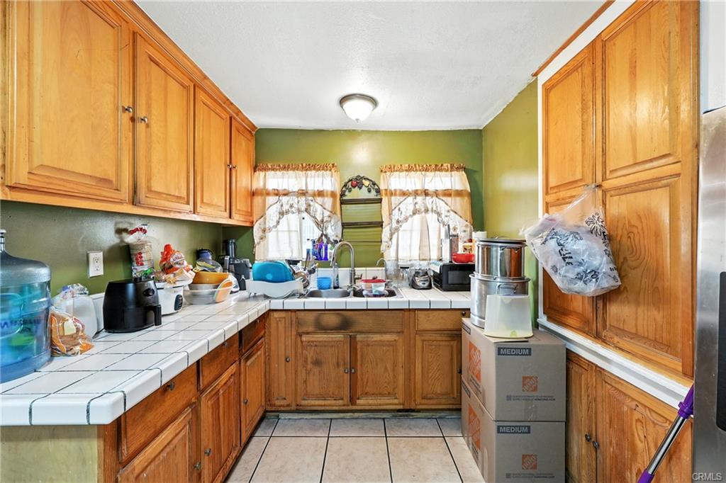 Los Angeles, California, 90002, United States, 4 Bedrooms Bedrooms, ,2 BathroomsBathrooms,Residential,For Sale,1909534