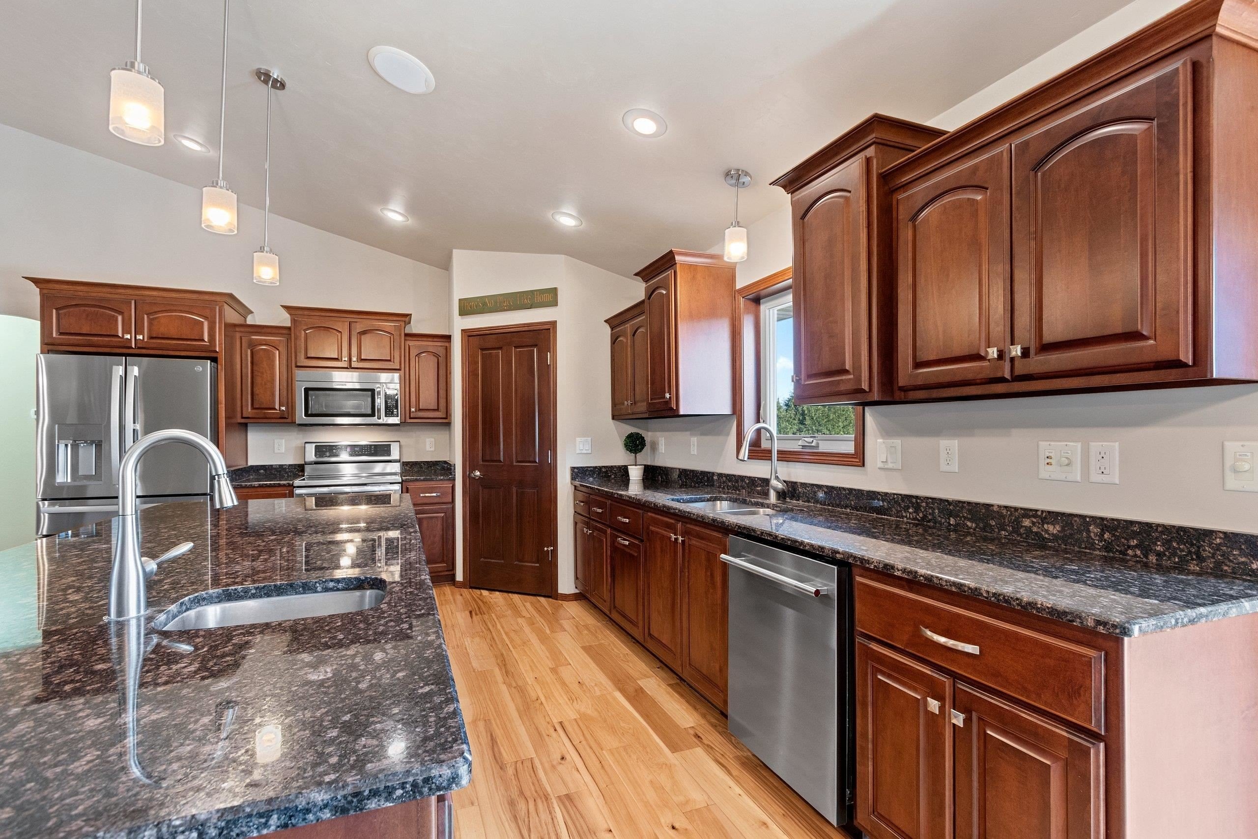 DE PERE, Wisconsin, 54115, United States, 5 Bedrooms Bedrooms, ,4 BathroomsBathrooms,Residential,For Sale,2048678