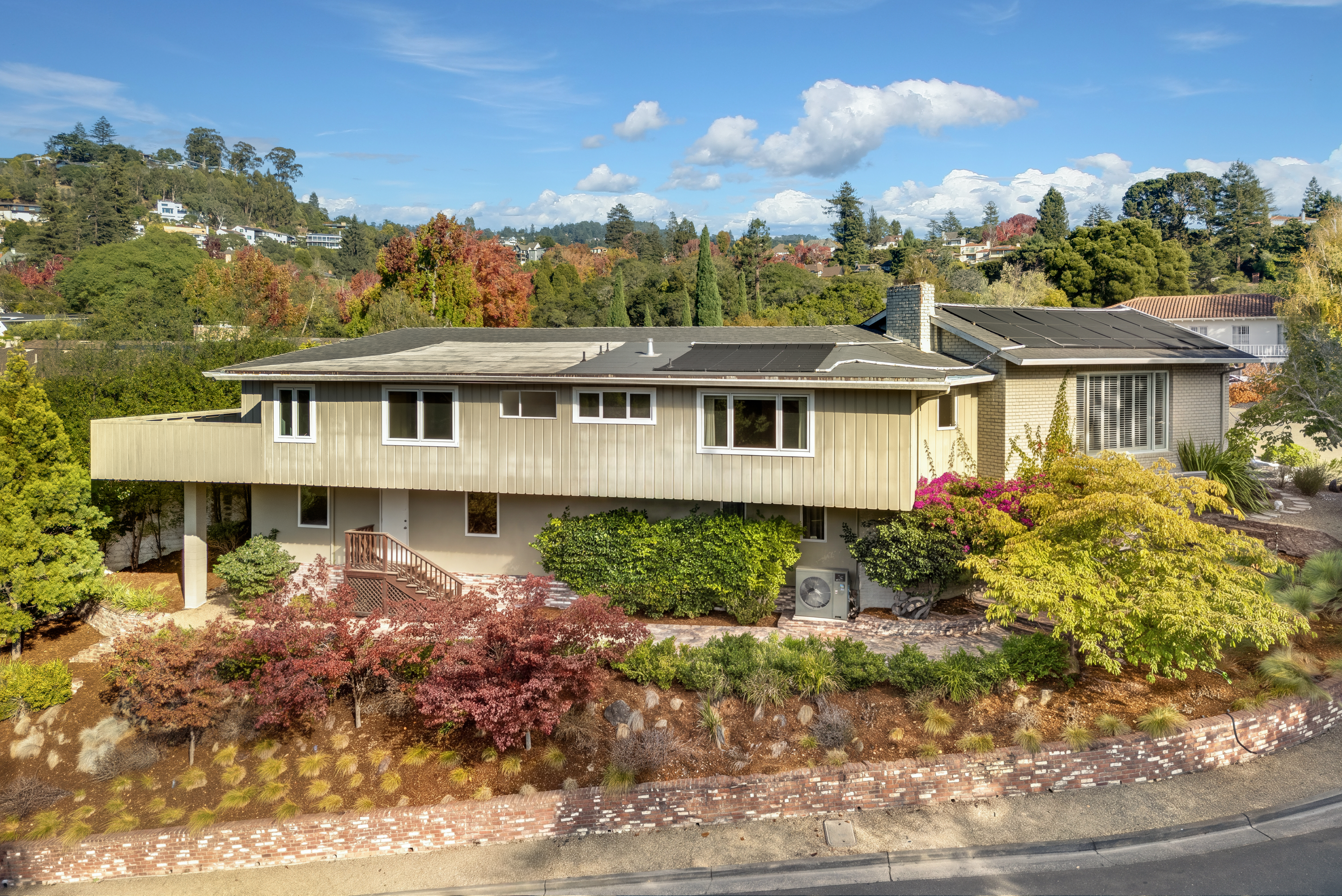  Piedmont Mid-Century Modern “Crescent” Home - 物件實景