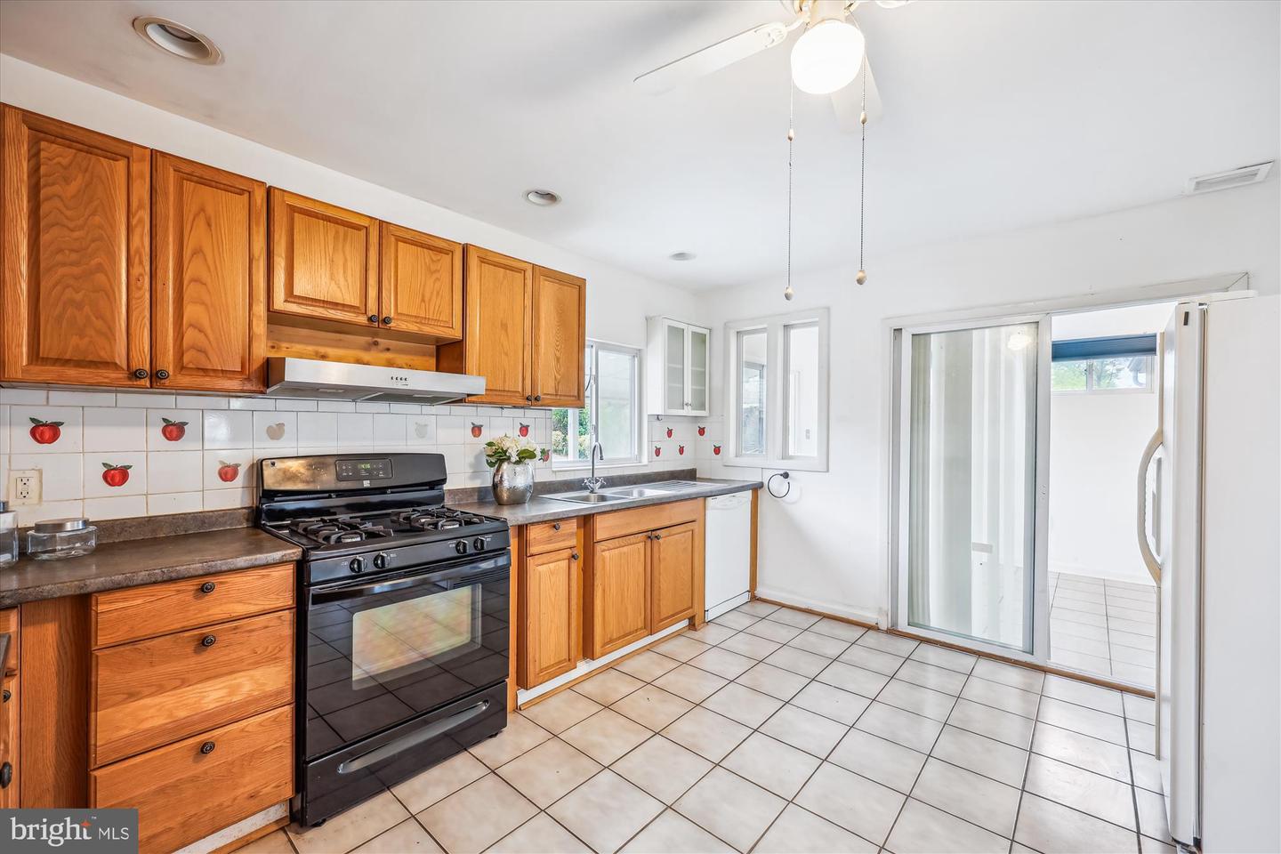 Silver Spring, Maryland, 20903, United States, 4 Bedrooms Bedrooms, ,2 BathroomsBathrooms,Residential,For Sale,1906591