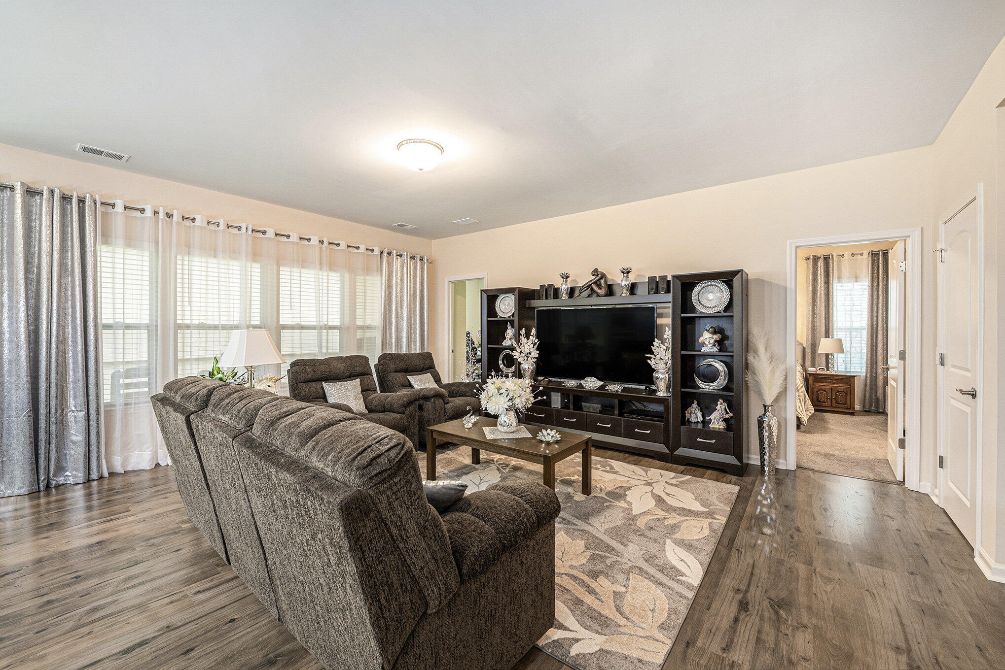 Summerville, South Carolina, 29486, United States, 4 Bedrooms Bedrooms, ,3 BathroomsBathrooms,Residential,For Sale,1882681