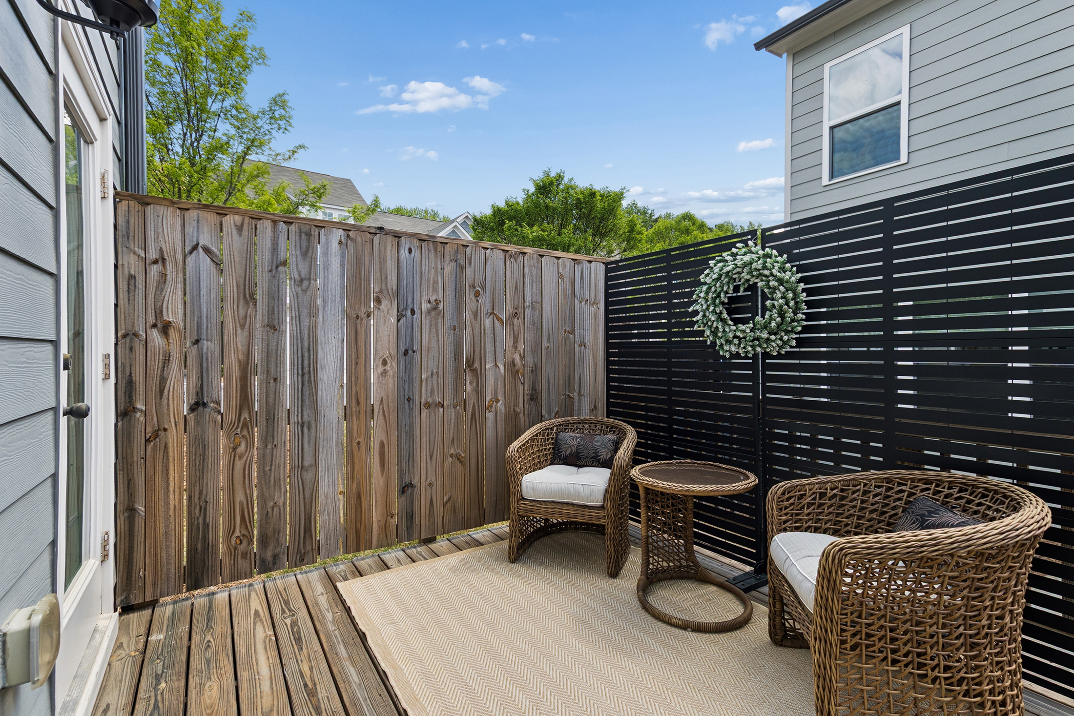  End-Unit, Craftsman Townhome with Custom Upgrades - 物件實景