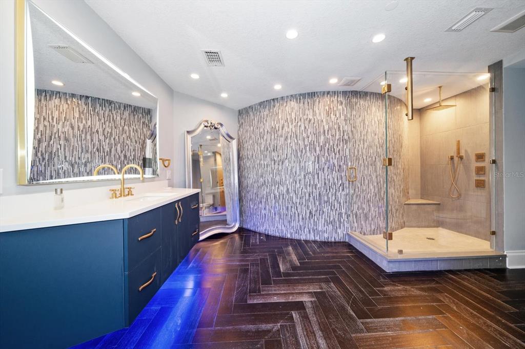 100 Beach Drive NE Unit 1900, St Petersburg, Florida, 33701, United States, 4 Bedrooms Bedrooms, ,6 BathroomsBathrooms,Residential,For Sale,100 Beach Drive NE Unit 1900,1618672