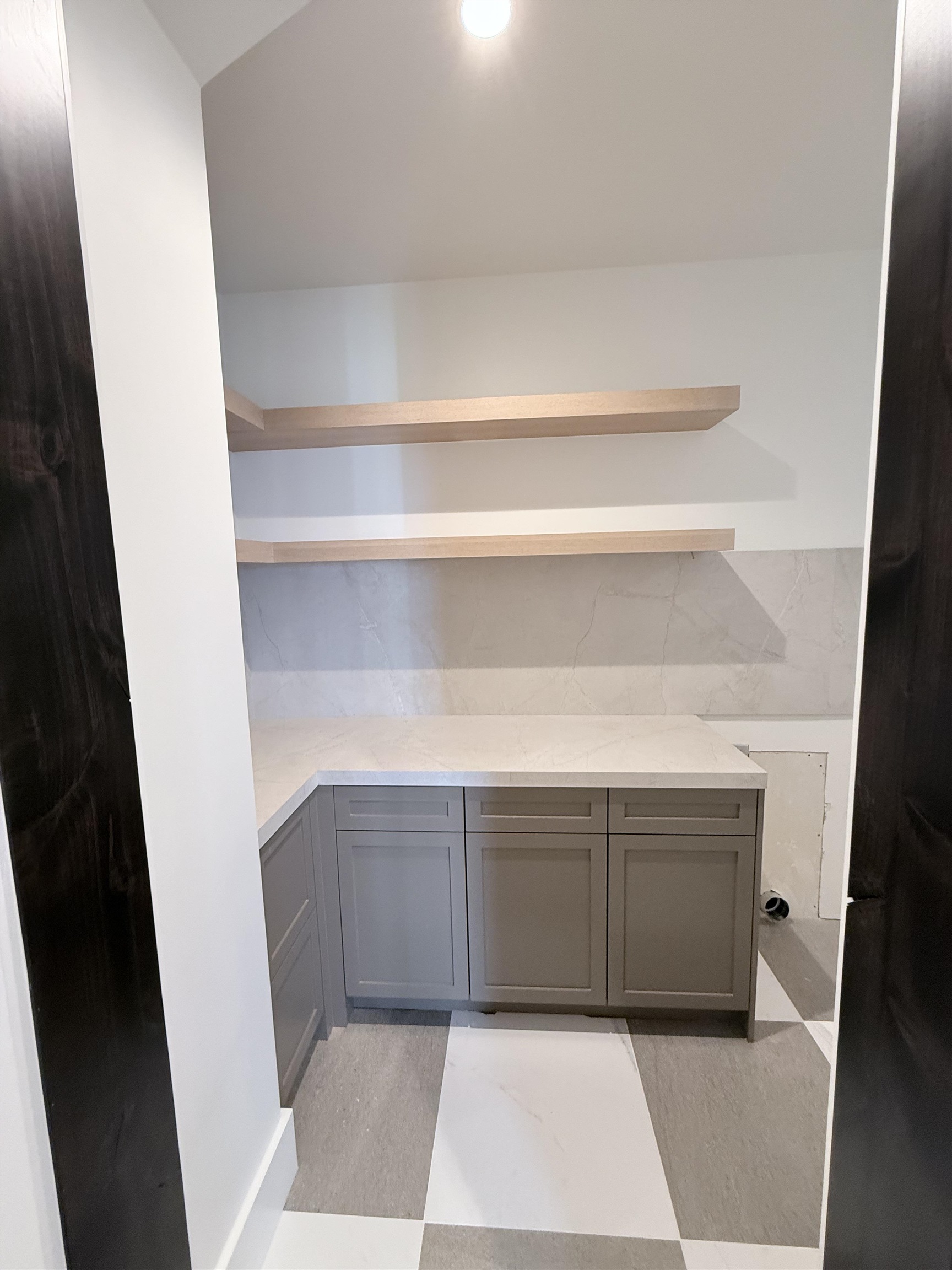 Truckee, California, 96161, United States, 5 Bedrooms Bedrooms, ,5 BathroomsBathrooms,Residential,For Sale,1992888