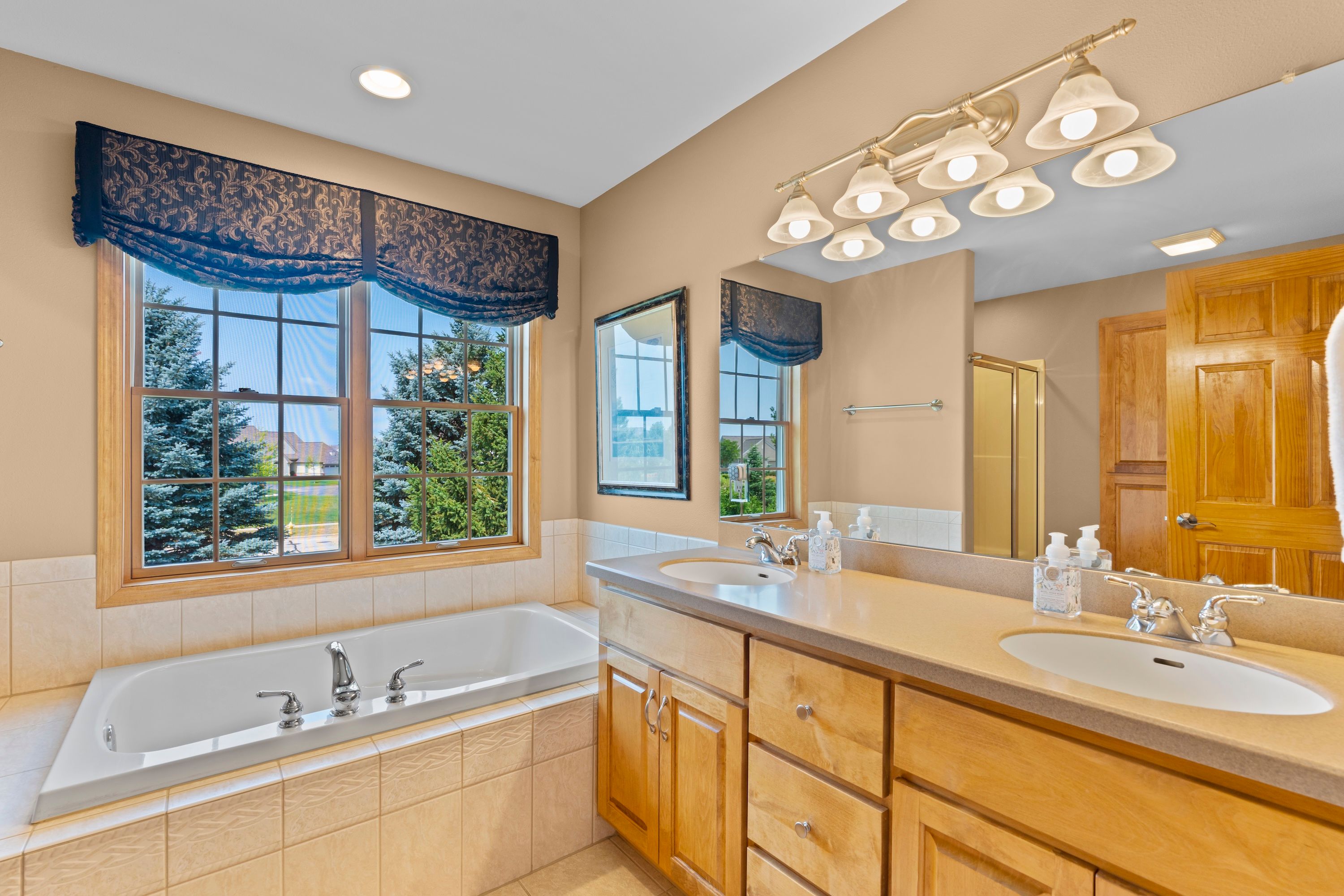  Refined Elegance in Eastlake Village at Pabst Farms - 物件實景