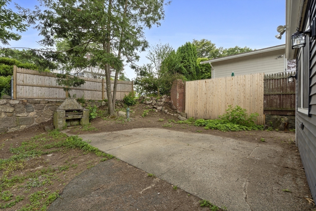 Lynn, Massachusetts, 01904, United States, 4 Bedrooms Bedrooms, ,2 BathroomsBathrooms,Residential,For Sale,1944946
