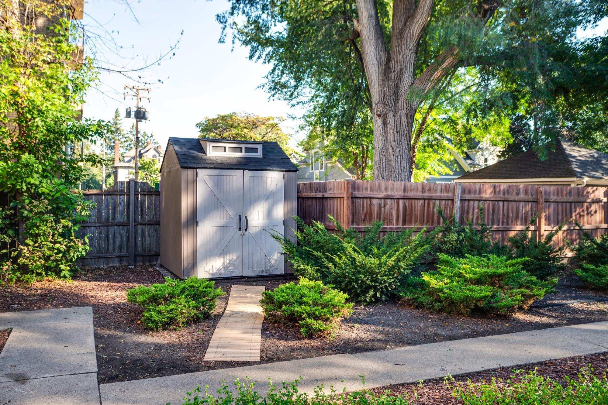 Minneapolis, Minnesota, 55408, United States, 5 Bedrooms Bedrooms, ,2 BathroomsBathrooms,Residential,For Sale,1960764