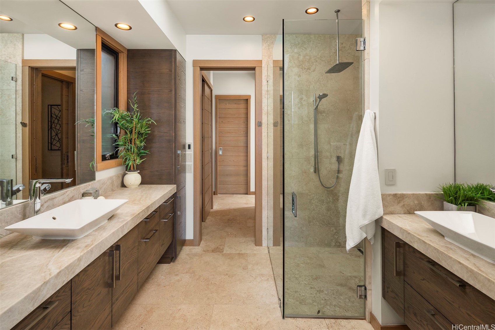 Honolulu, Hawaii, 96825, United States, 6 Bedrooms Bedrooms, ,7 BathroomsBathrooms,Residential,For Sale,1856171