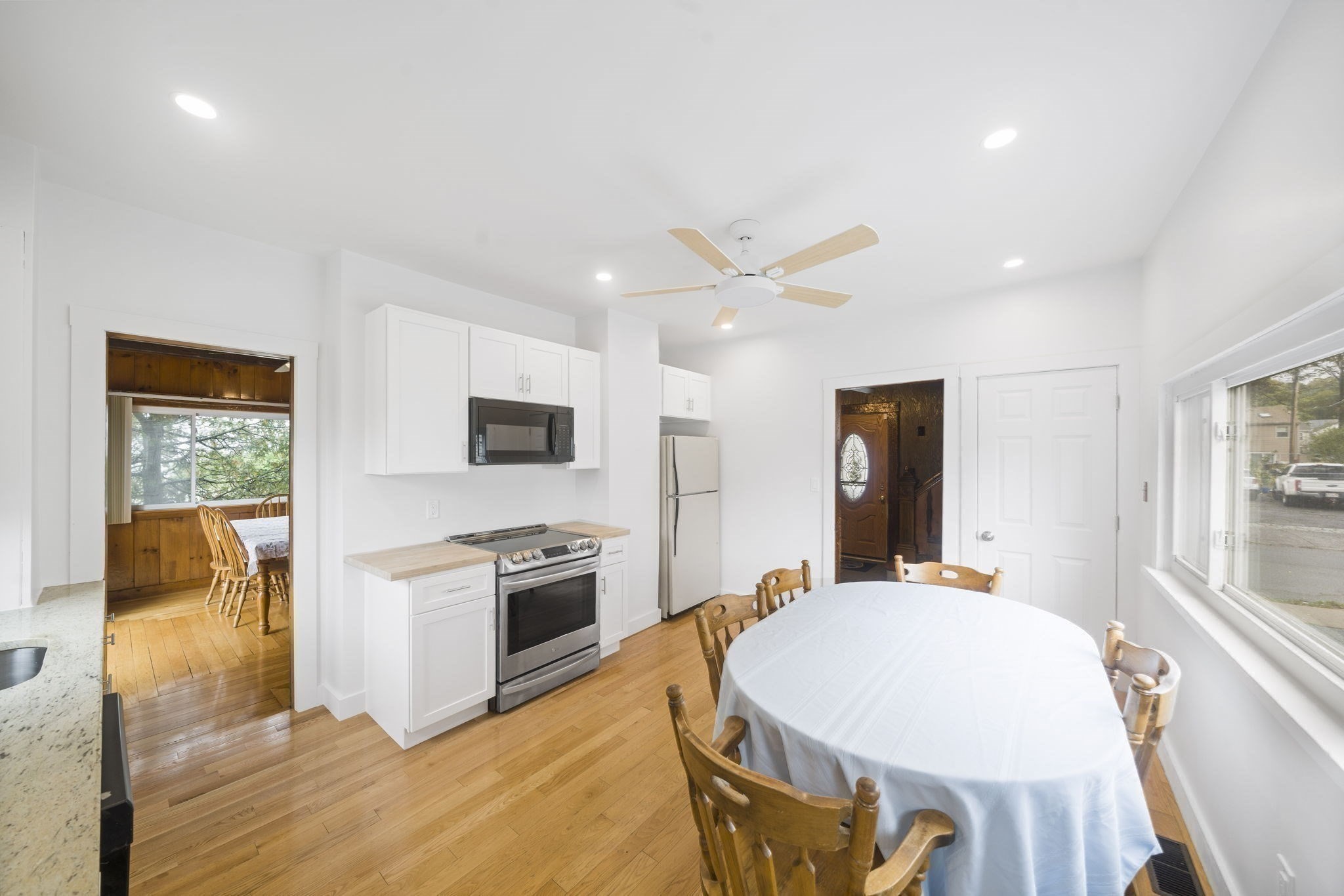 Lynn, Massachusetts, 01902, United States, 3 Bedrooms Bedrooms, ,2 BathroomsBathrooms,Residential,For Sale,1981225