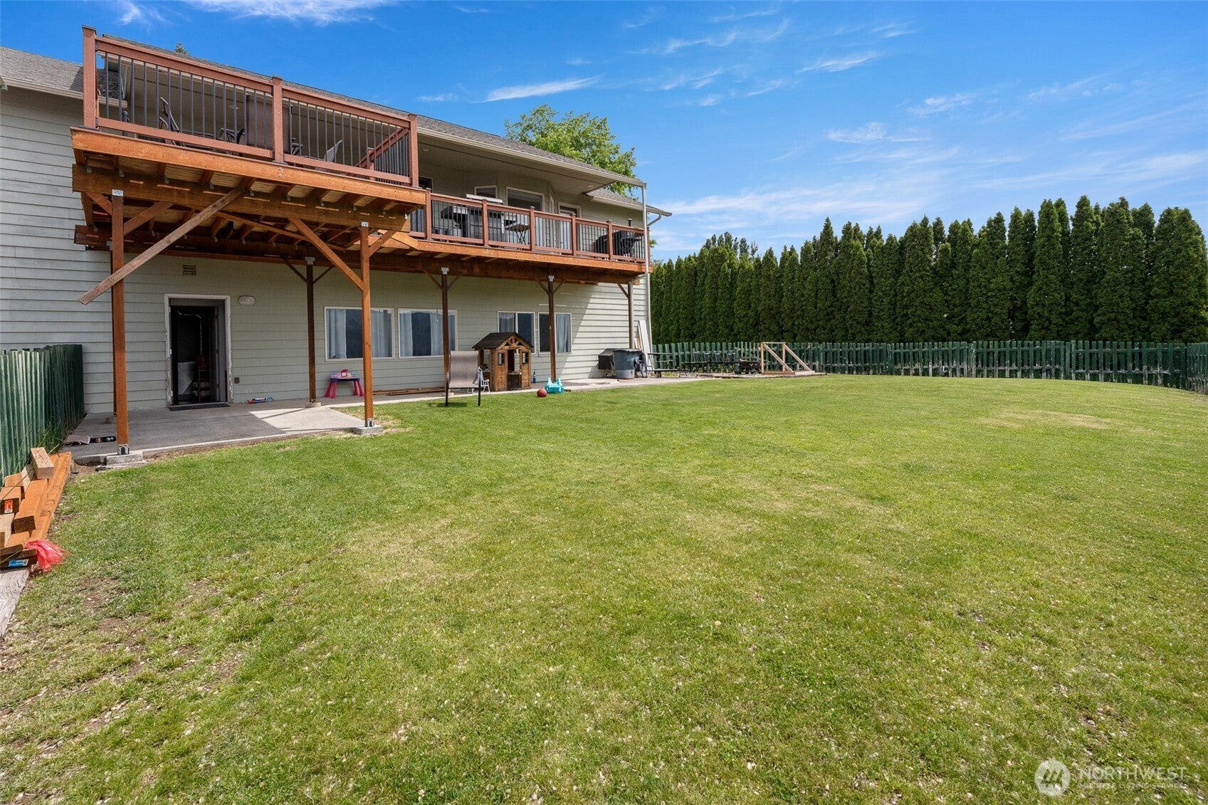 East Wenatchee, Washington, 98802, United States, 4 Bedrooms Bedrooms, ,3 BathroomsBathrooms,Residential,For Sale,1818784
