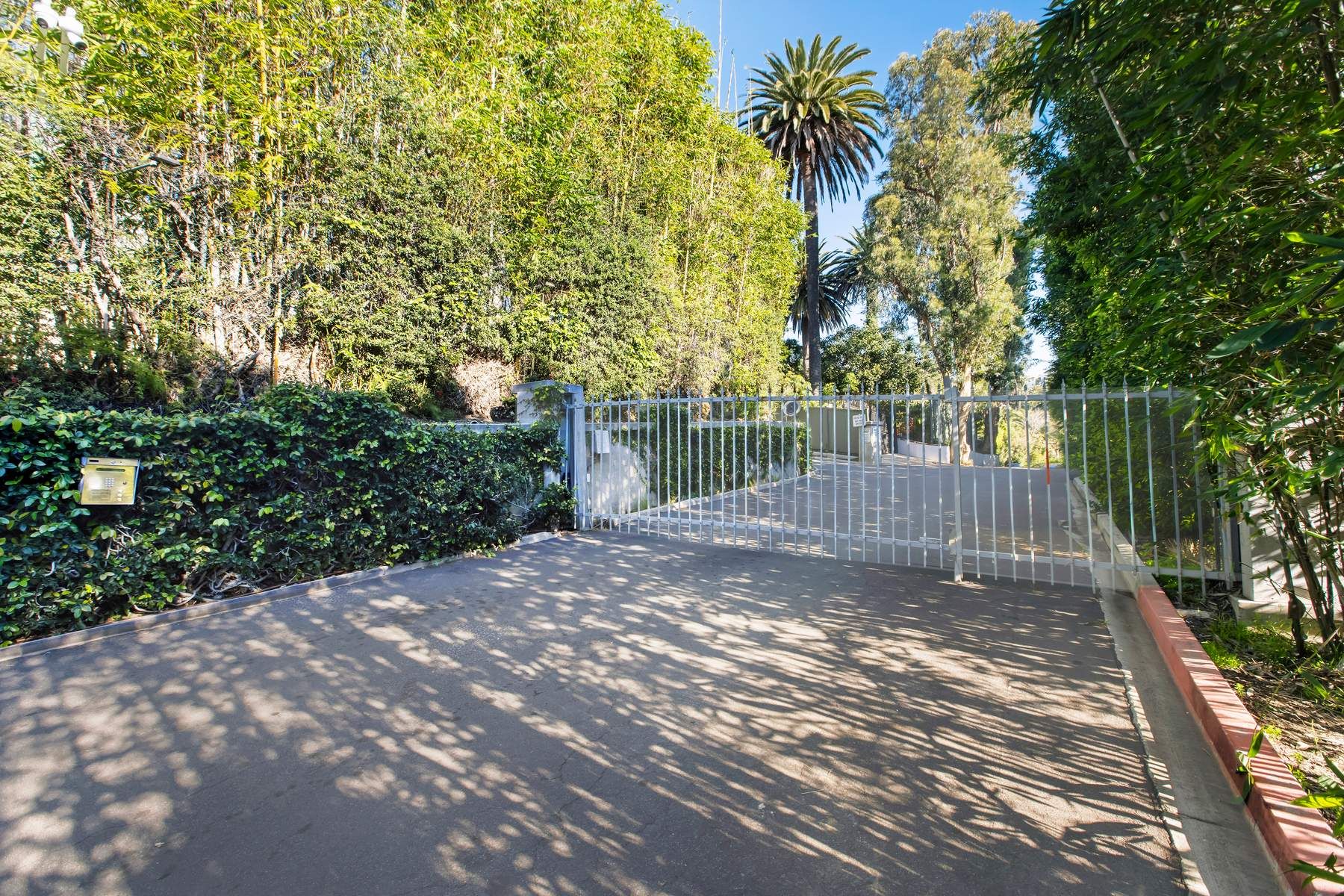  2004 La Brea Terrace - 物件實景