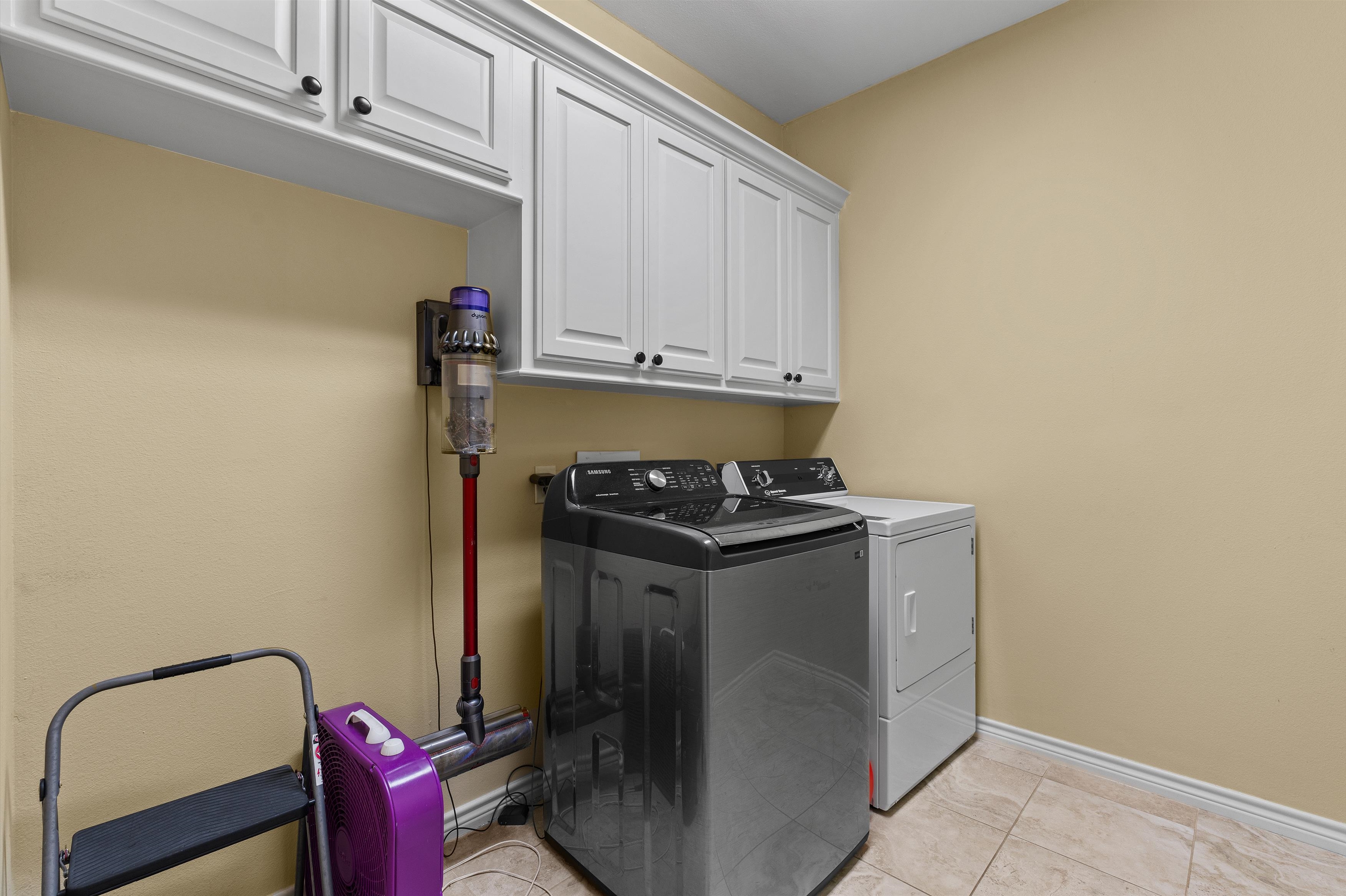 Henderson, Texas, 75654, United States, 5 Bedrooms Bedrooms, ,3 BathroomsBathrooms,Residential,For Sale,1983255