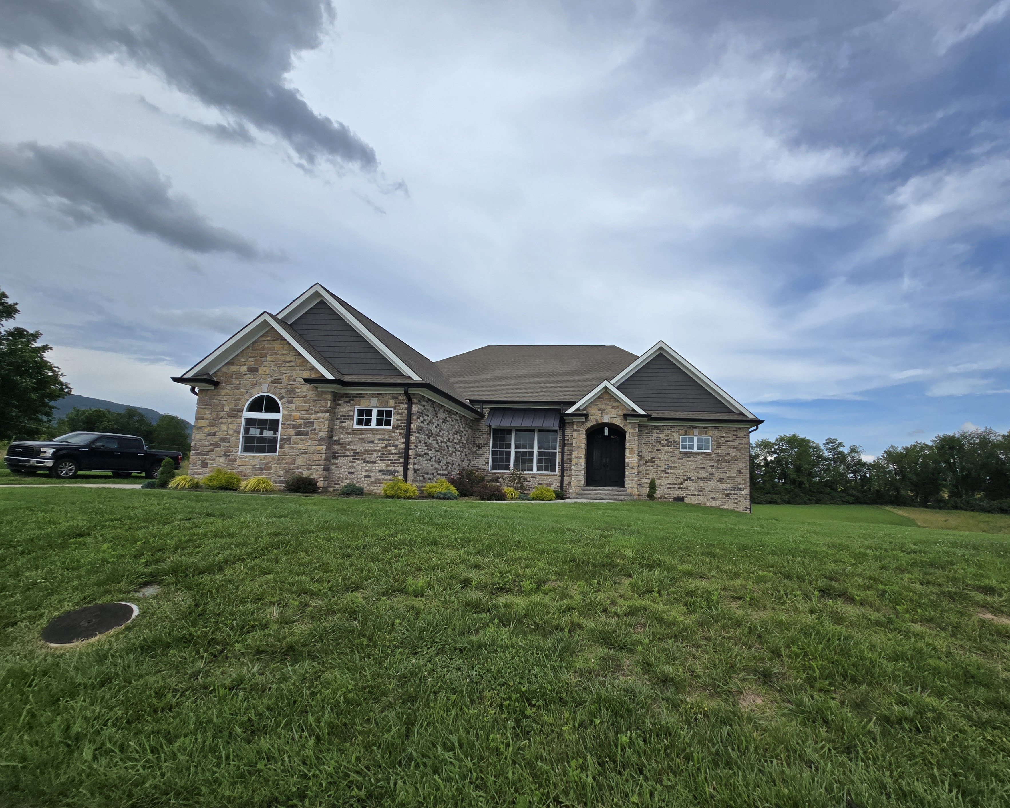 Harrogate, Tennessee, 37752, United States, 3 Bedrooms Bedrooms, ,2 BathroomsBathrooms,Residential,For Sale,1982987