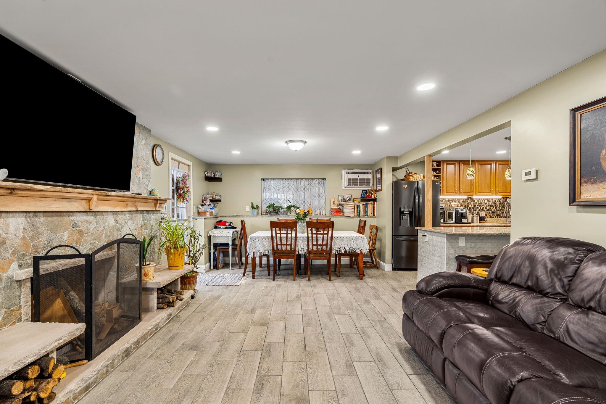 Londonderry, New Hampshire, 03053, United States, 3 Bedrooms Bedrooms, ,4 BathroomsBathrooms,Residential,For Sale,2002282