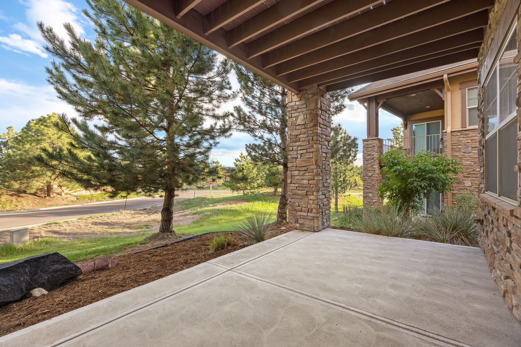  set against a backdrop  of colorado mountain views - 物件實景
