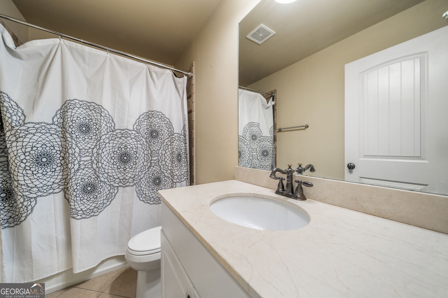 Snellville, Georgia, 30078, United States, 4 Bedrooms Bedrooms, ,5 BathroomsBathrooms,Residential,For Sale,1992513