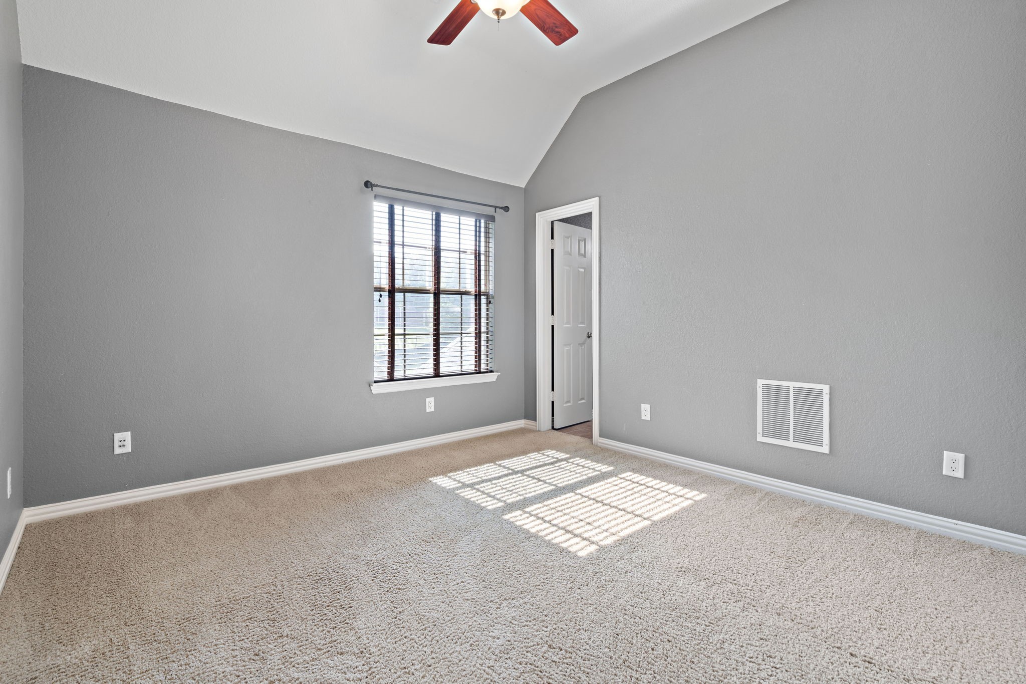 Fort Worth, Texas, 76244, United States, 4 Bedrooms Bedrooms, ,4 BathroomsBathrooms,Residential,For Sale,1901219