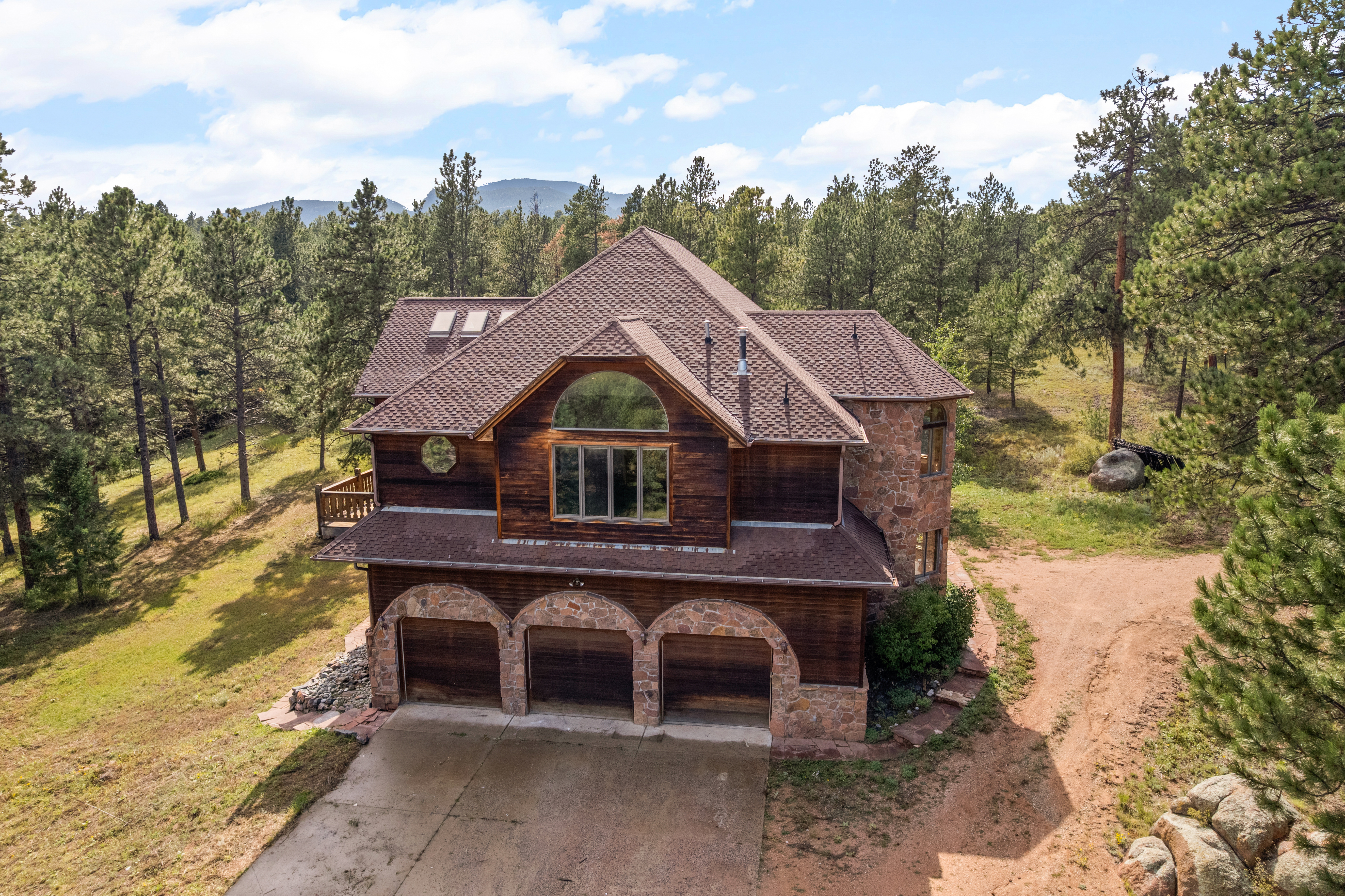  Perfect Blend of Space and Colorado Living That Backs to Pike National Forest - 物件實景