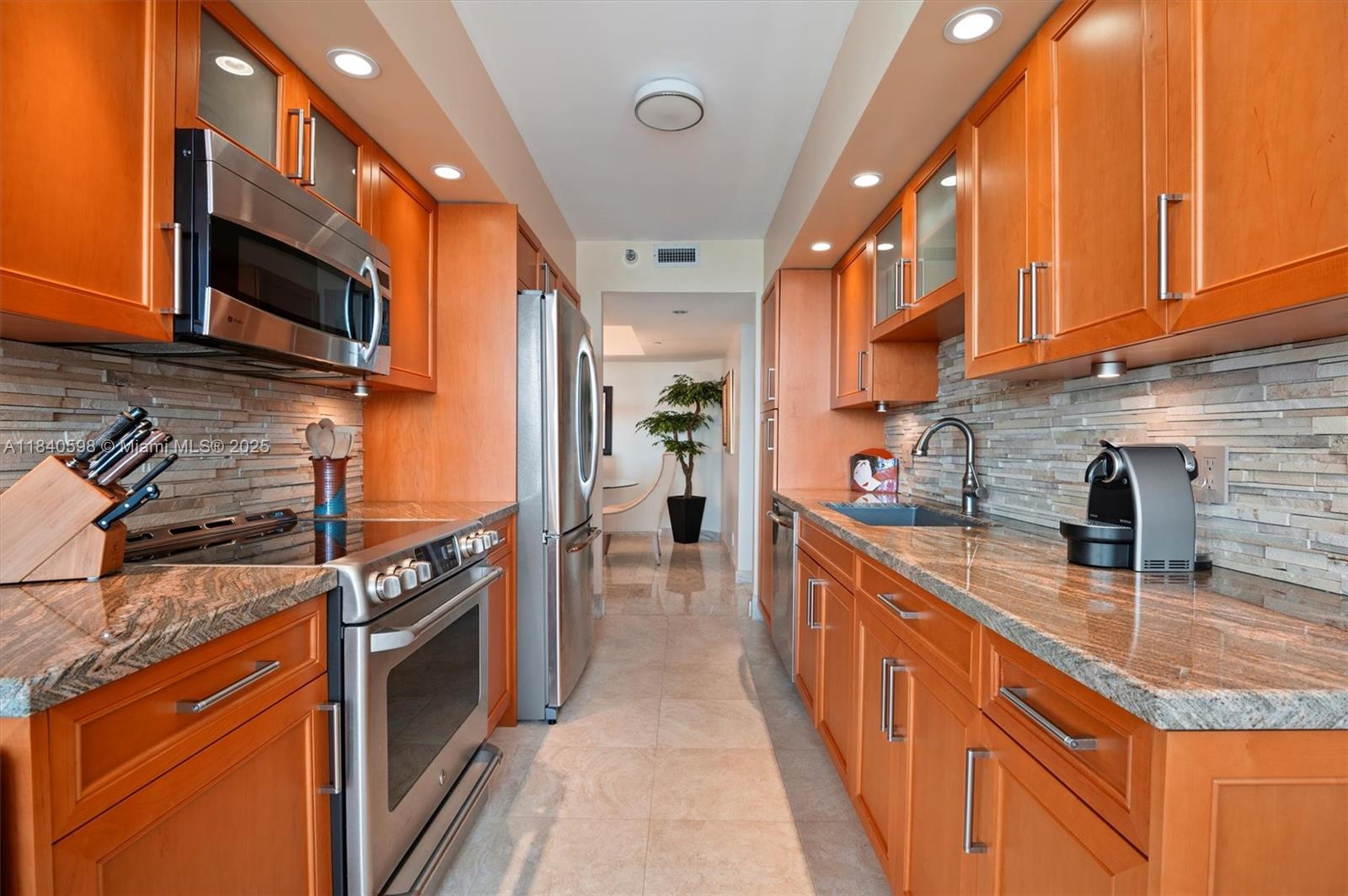 Aventura, Florida, 33180, United States, 2 Bedrooms Bedrooms, ,2 BathroomsBathrooms,Residential,For Sale,1897666