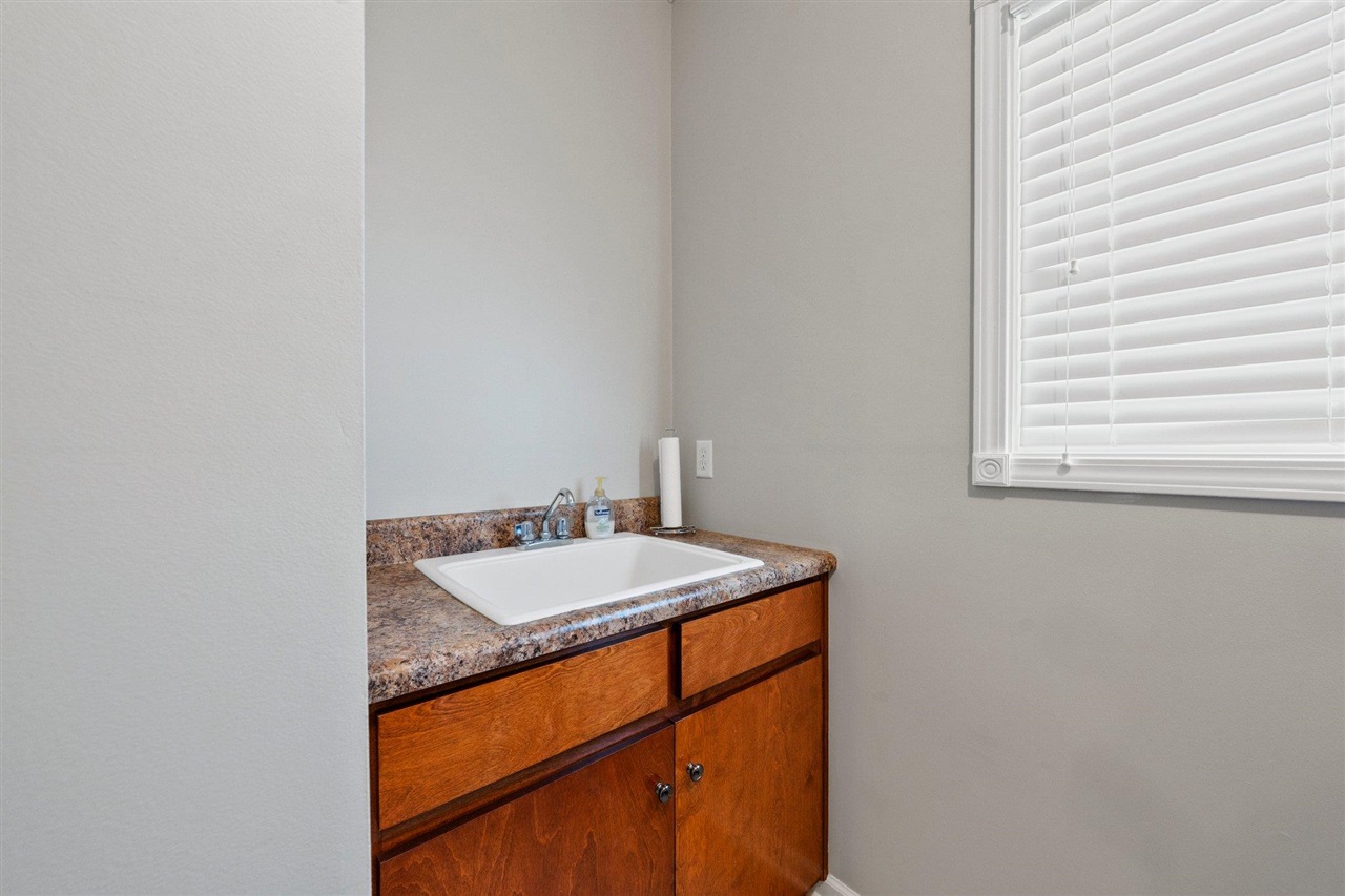 Bowling Green, Kentucky, 42104, United States, 6 Bedrooms Bedrooms, ,4 BathroomsBathrooms,Residential,For Sale,1882789