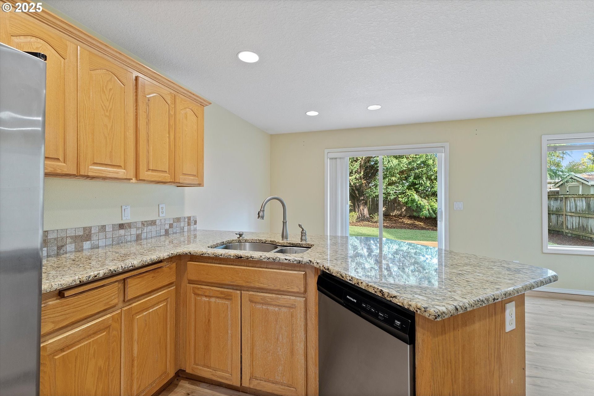 Newberg, Oregon, 97132, United States, 3 Bedrooms Bedrooms, ,2 BathroomsBathrooms,Residential,For Sale,1972944