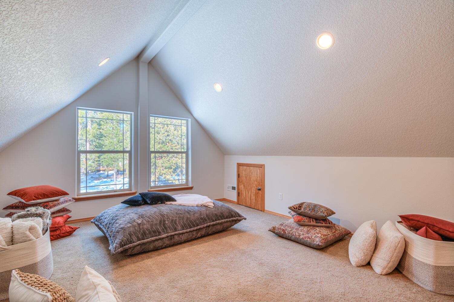 Bend, Oregon, 97707, United States, 5 Bedrooms Bedrooms, ,3 BathroomsBathrooms,Residential,For Sale,2010023