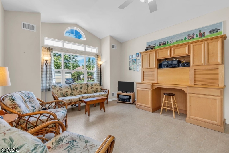 Franklin Twp., New Jersey, 08873, United States, 2 Bedrooms Bedrooms, ,2 BathroomsBathrooms,Residential,For Sale,1950059