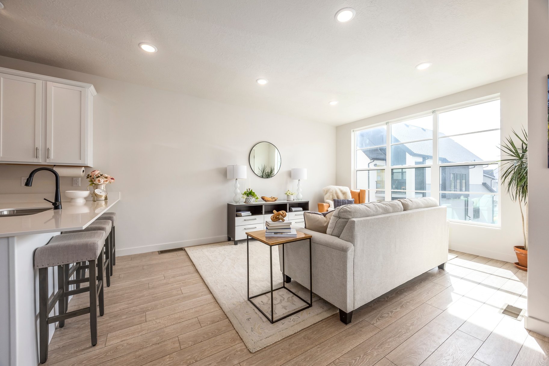  Rare Row-End Townhome - 物件實景