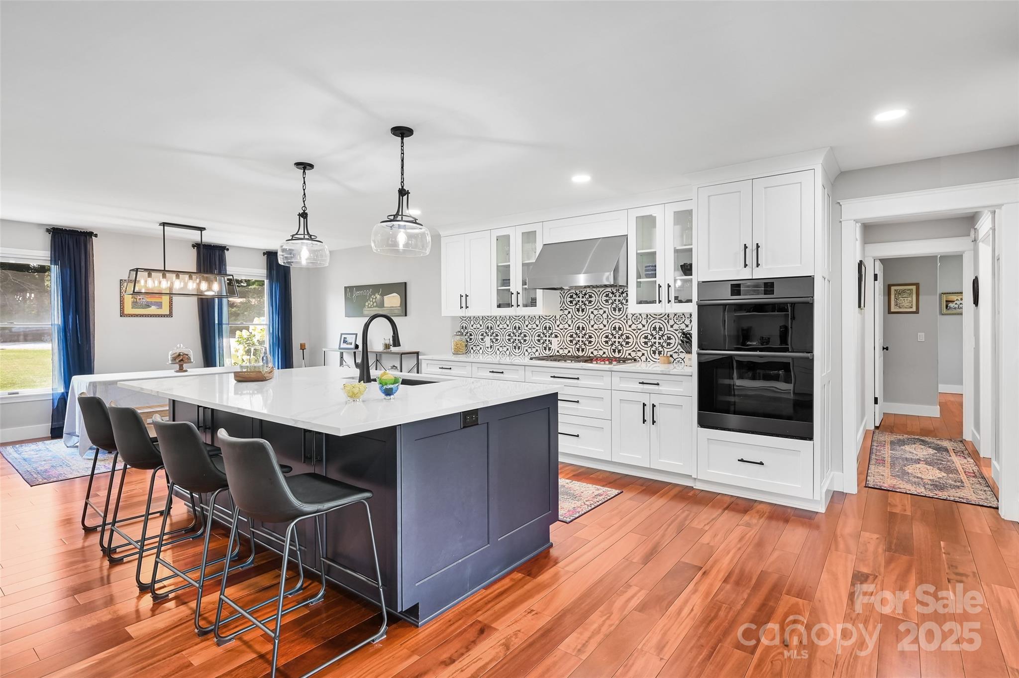 Hendersonville, North Carolina, 28739, United States, 5 Bedrooms Bedrooms, ,3 BathroomsBathrooms,Residential,For Sale,1903677