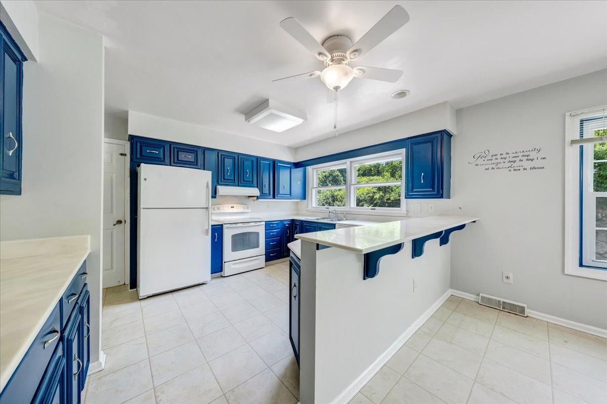 Roanoke, Virginia, 24015, United States, 5 Bedrooms Bedrooms, ,3 BathroomsBathrooms,Residential,For Sale,2043623