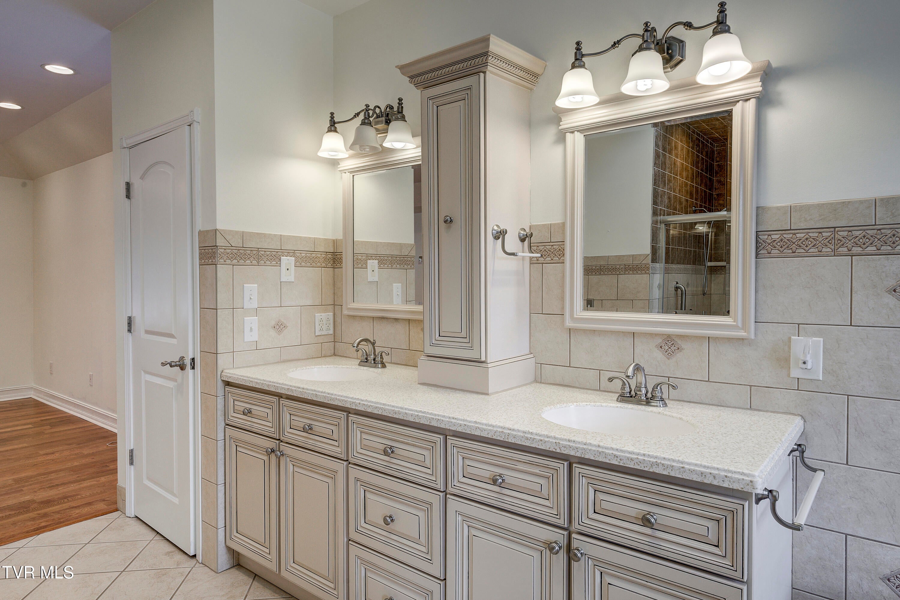 Bristol, Tennessee, 37620, United States, 4 Bedrooms Bedrooms, ,4 BathroomsBathrooms,Residential,For Sale,2001712