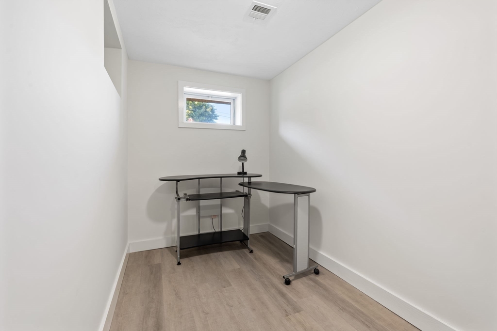 Sandwich, Massachusetts, 02563, United States, 4 Bedrooms Bedrooms, ,4 BathroomsBathrooms,Residential,For Sale,1981432