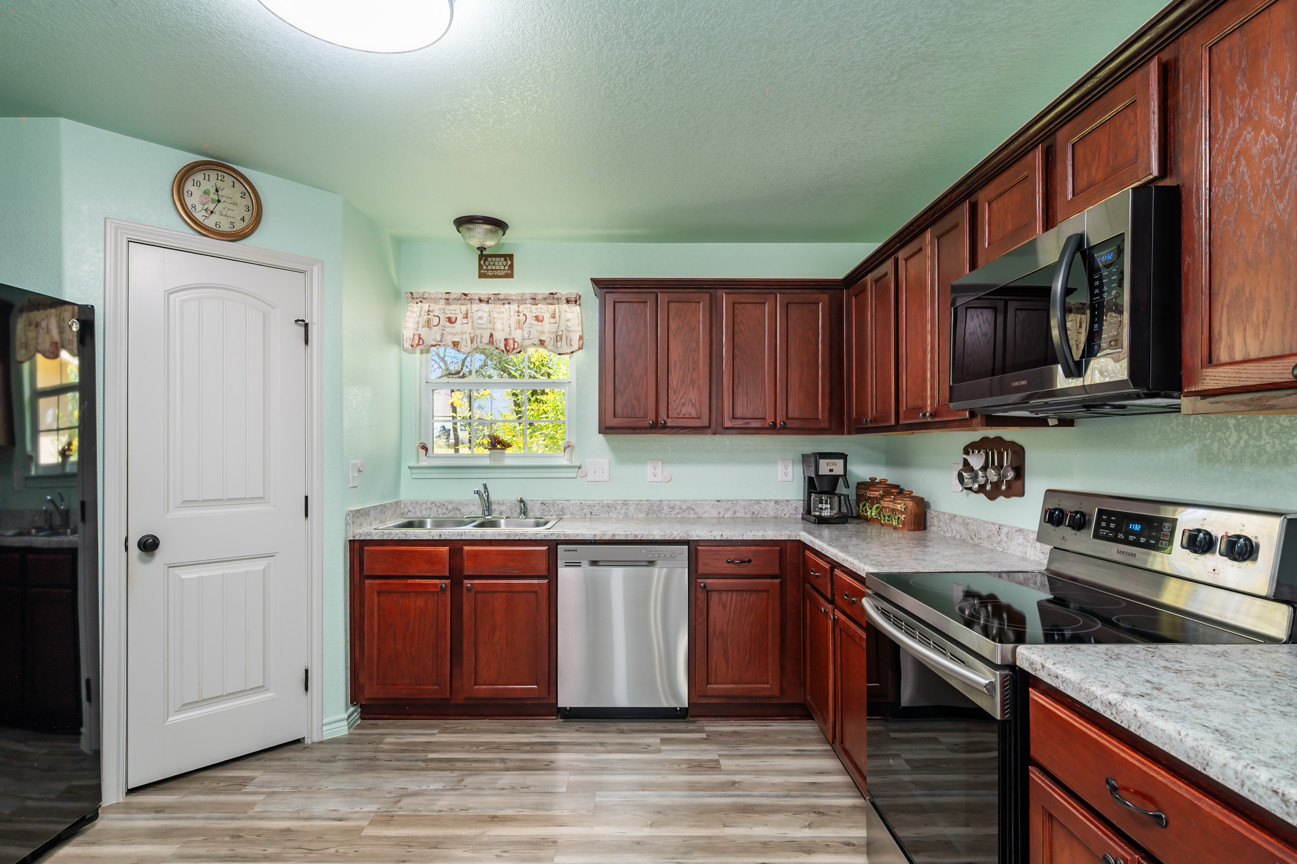  Spacious Poteet Home on 1.02 Acres - 物件實景