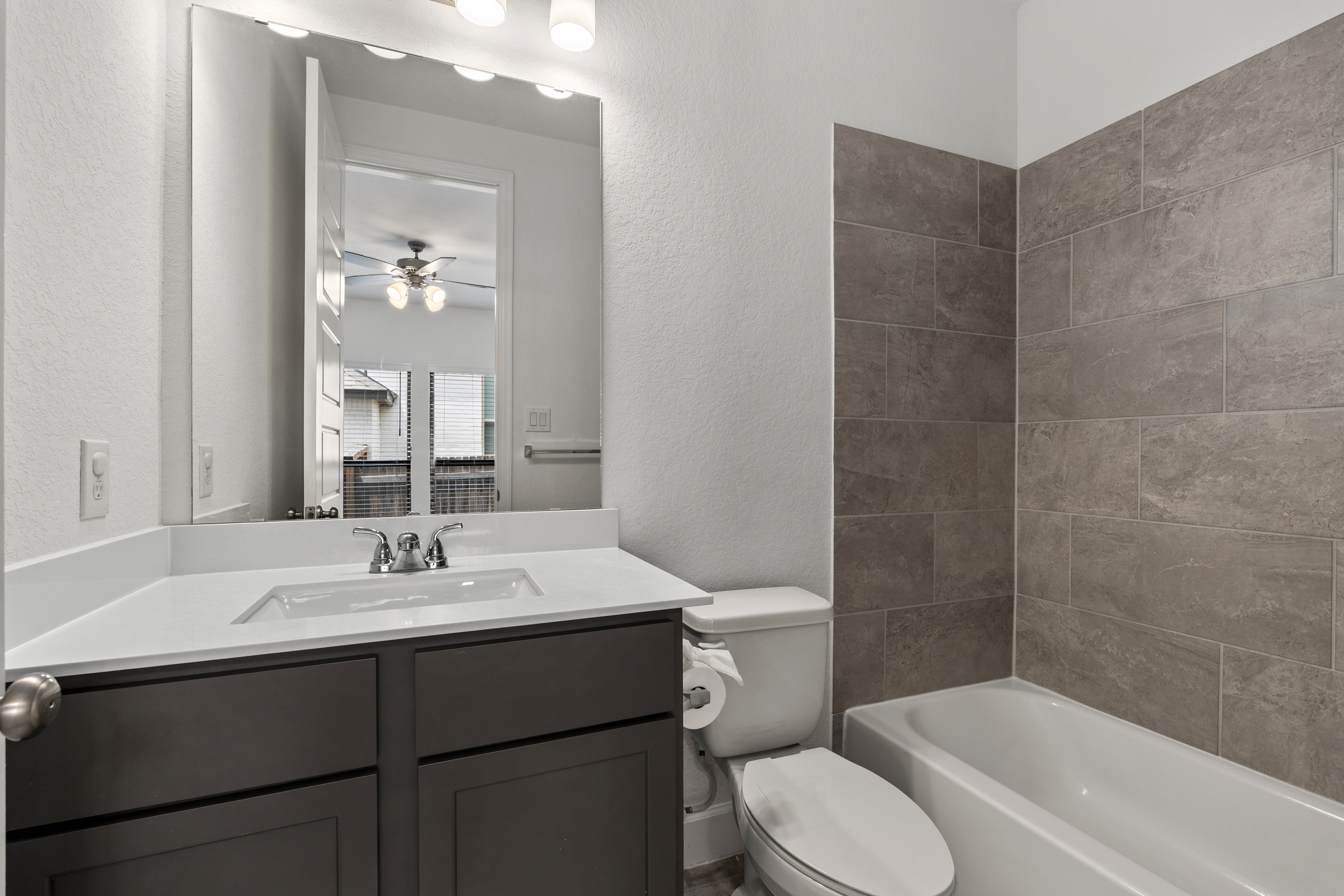  Thoughtfully Designed Perry Home in Weston Oaks - 物件實景