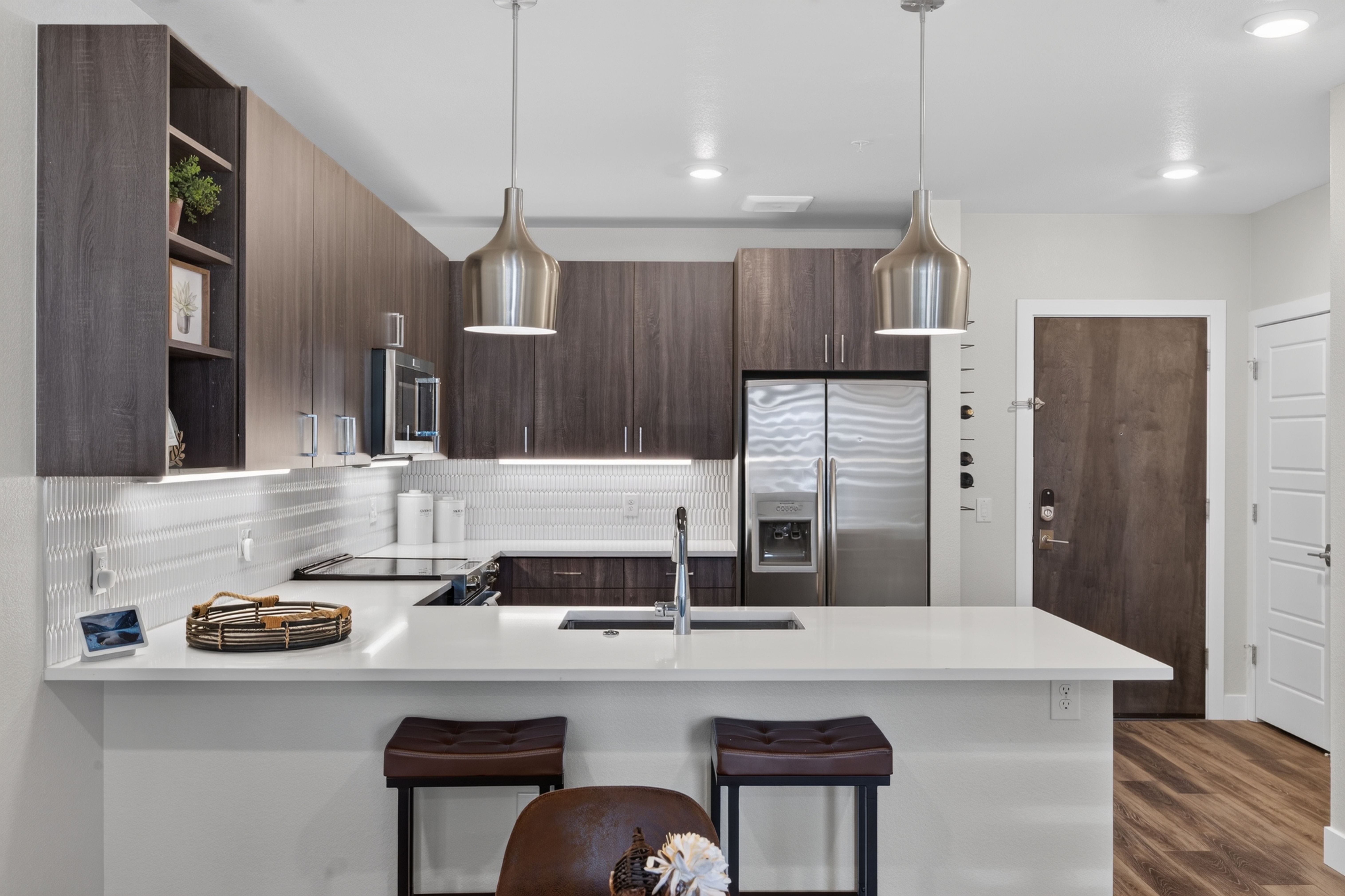  Beautiful unit with a private deck, overlooking Festival Park. - 物件實景