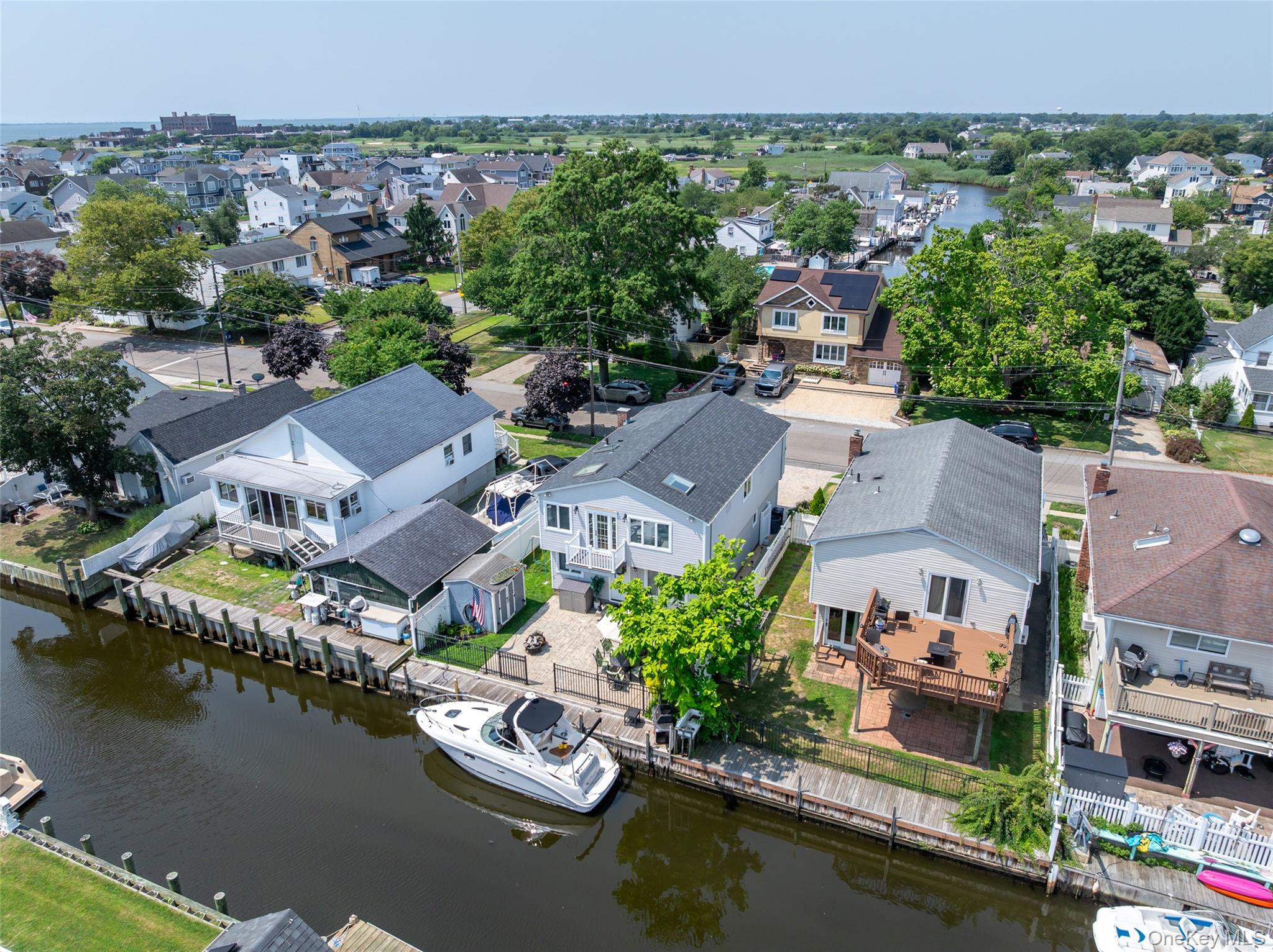 Babylon, New York, 11702, United States, 3 Bedrooms Bedrooms, ,2 BathroomsBathrooms,Residential,For Sale,1930395