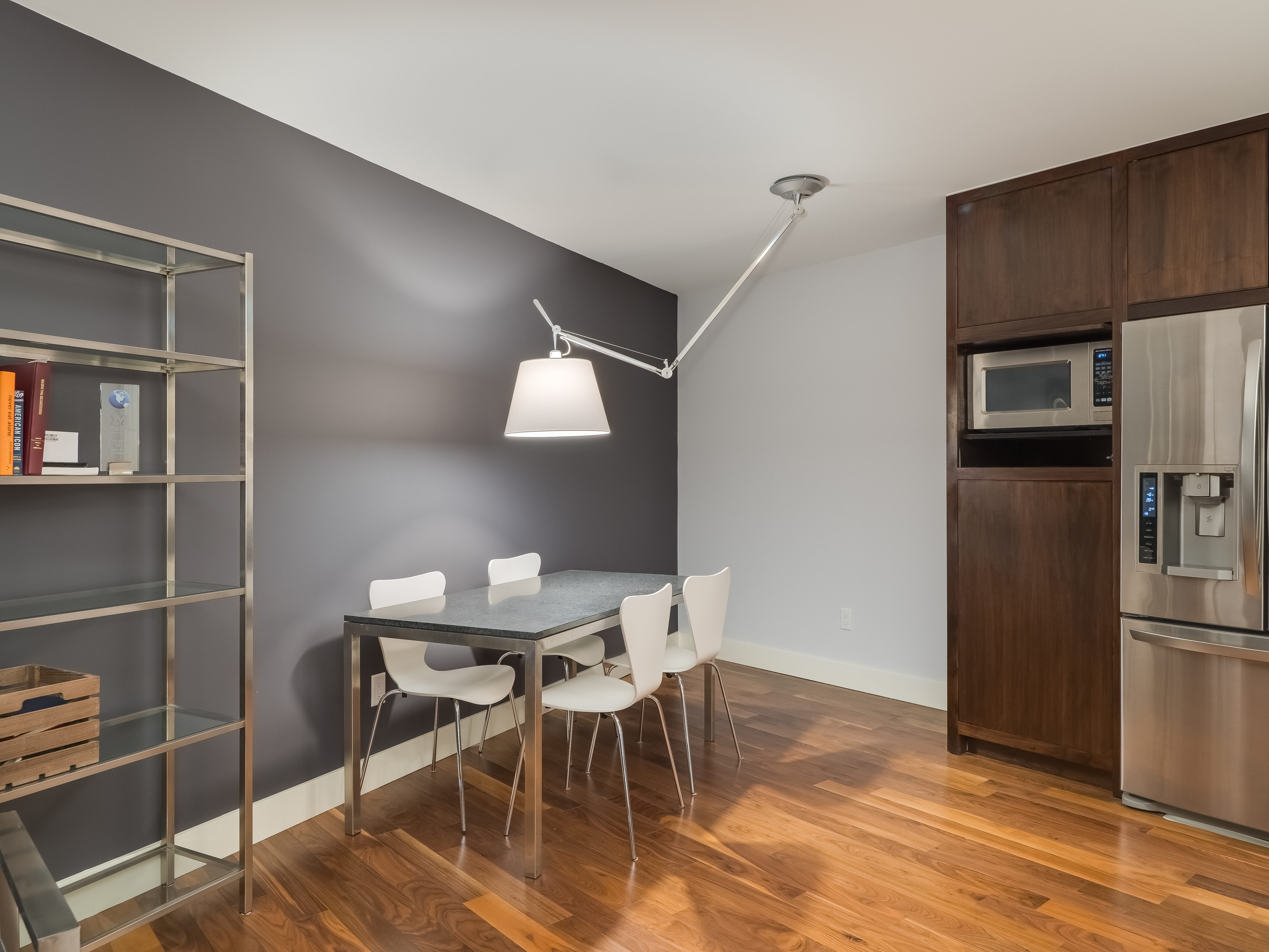  Fully Reimagined for Refined Downtown Living - 物件實景
