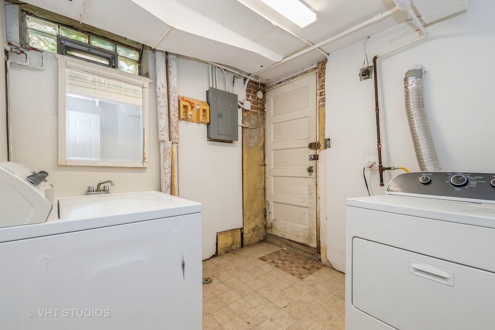 Chicago, Illinois, 60643, United States, 4 Bedrooms Bedrooms, ,3 BathroomsBathrooms,Residential,For Sale,1910863