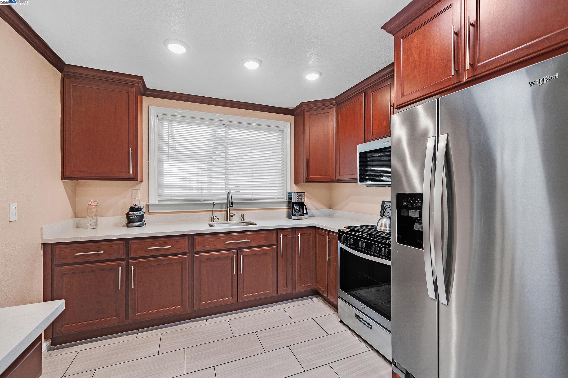 Oakland, California, 94605, United States, 4 Bedrooms Bedrooms, ,1 BathroomBathrooms,Residential,For Sale,1941828