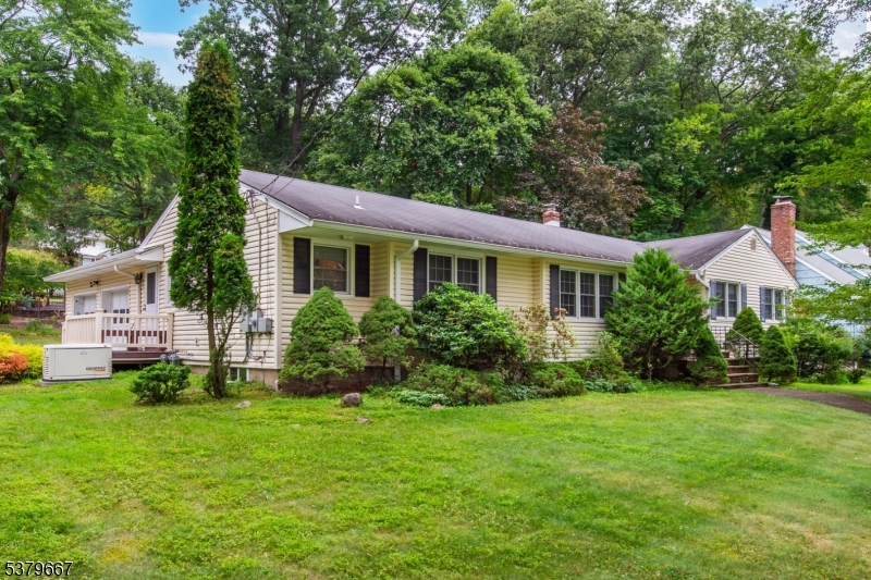 Parsippany-Troy Hills Twp., New Jersey, 07950, United States, 3 Bedrooms Bedrooms, ,4 BathroomsBathrooms,Residential,For Sale,1926193