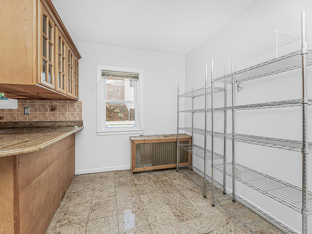 Yonkers, New York, 10710, United States, 5 Bedrooms Bedrooms, ,3 BathroomsBathrooms,Residential,For Sale,1983981