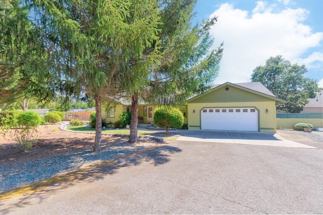 Rogue River, Oregon, 97537, United States, 3 Bedrooms Bedrooms, ,3 BathroomsBathrooms,Residential,For Sale,1944888