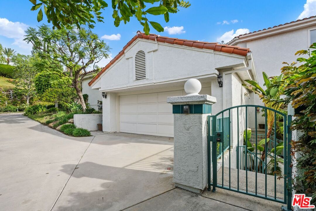 Pacific Palisades, California, 90272, United States, 2 Bedrooms Bedrooms, ,2 BathroomsBathrooms,Residential,For Sale,1991274