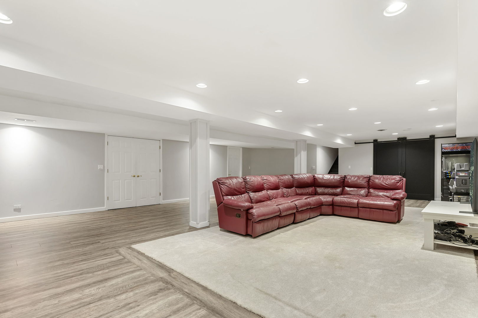 St. Charles, Illinois, 60175, United States, 6 Bedrooms Bedrooms, ,8 BathroomsBathrooms,Residential,For Sale,1940364