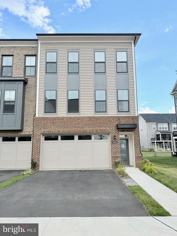 Ashburn, Virginia, 20148, United States, 3 Bedrooms Bedrooms, ,4 BathroomsBathrooms,Residential,For Sale,1976629
