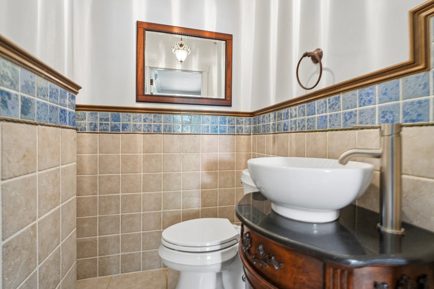  Craftsman Inspired Home With Both Old-Home Charm and Modern Amenities - 物件實景
