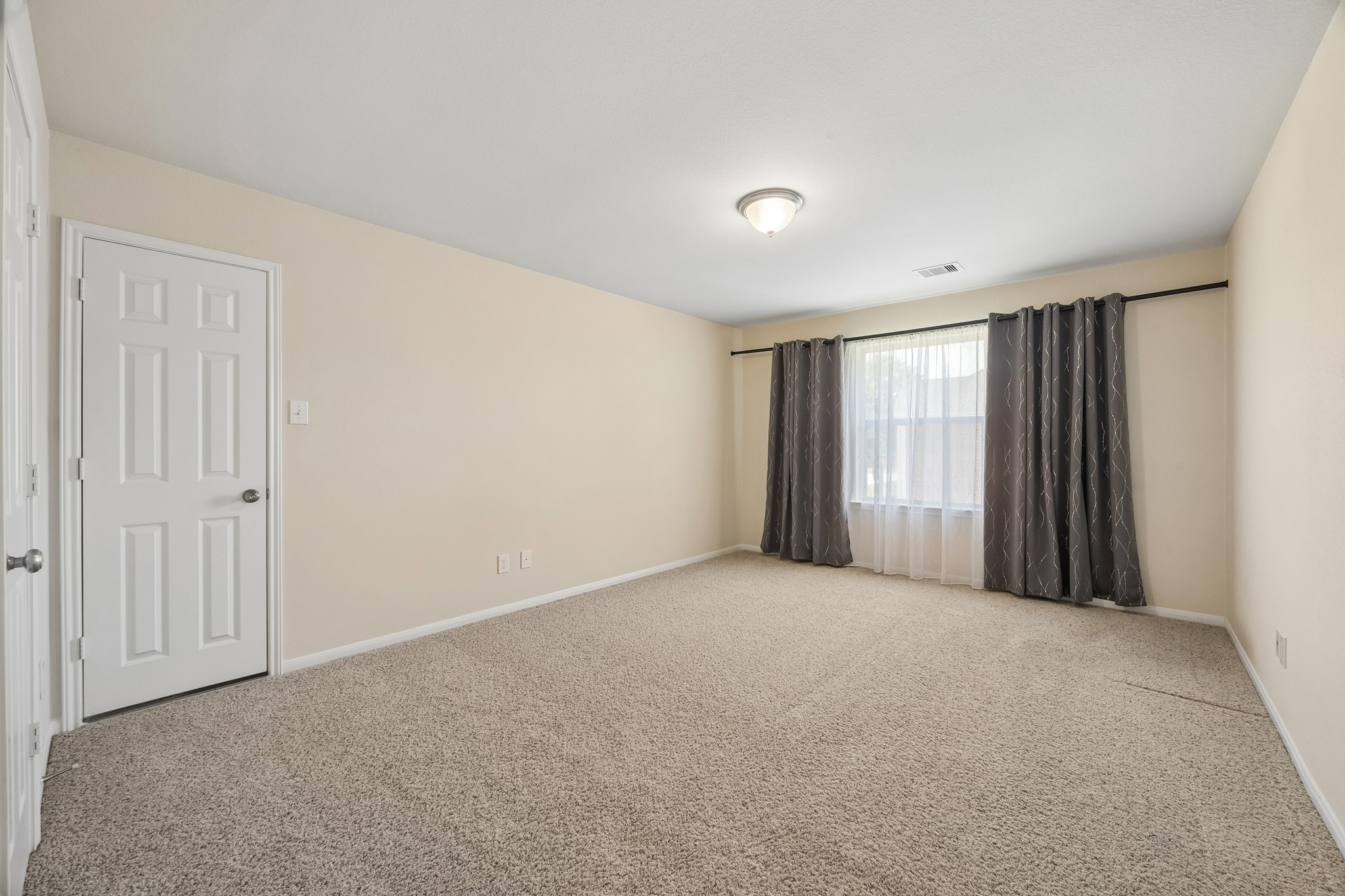  2400 Lakeway Drive - 物件實景