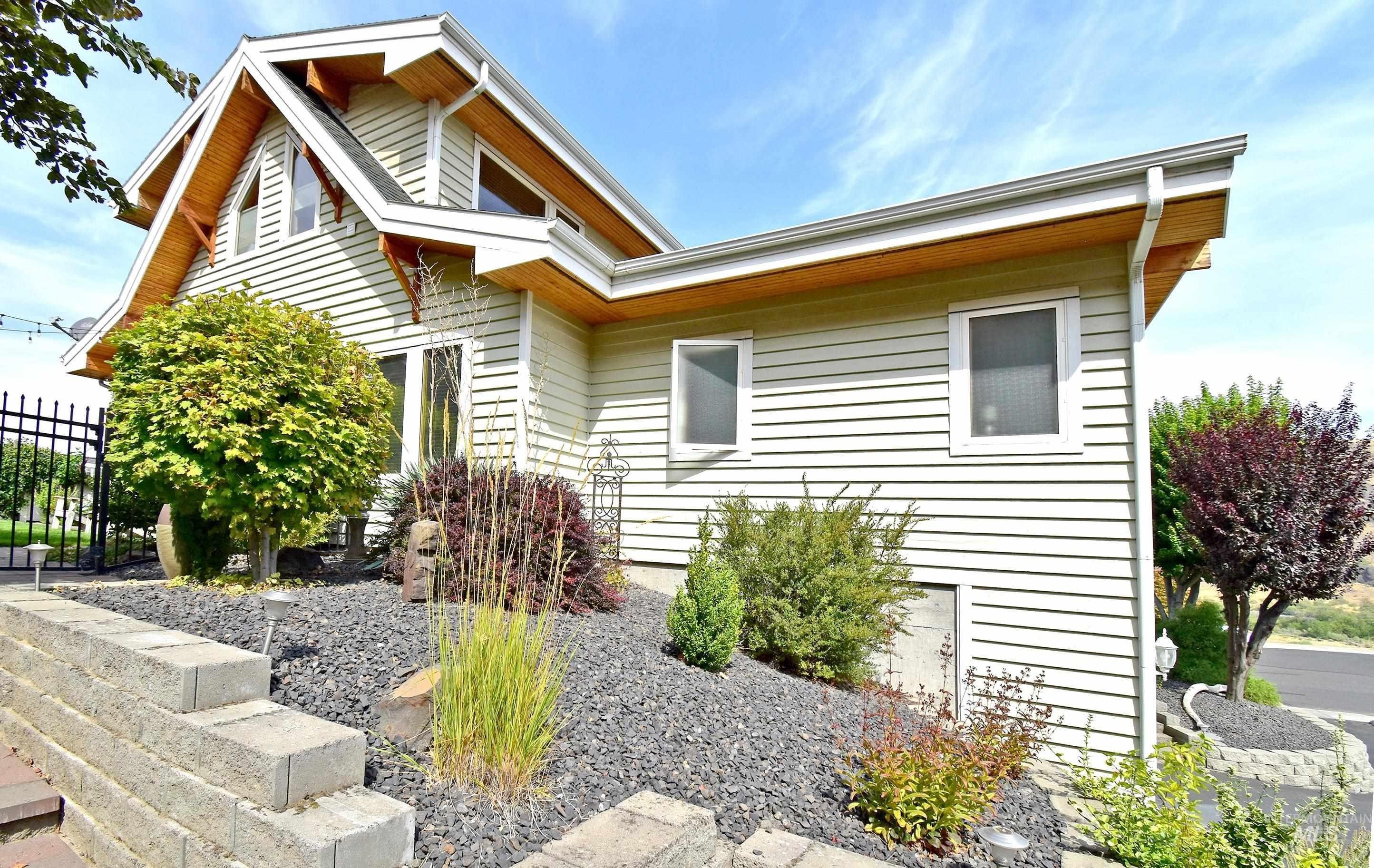 Asotin, Washington, 99402, United States, 3 Bedrooms Bedrooms, ,3 BathroomsBathrooms,Residential,For Sale,1942718